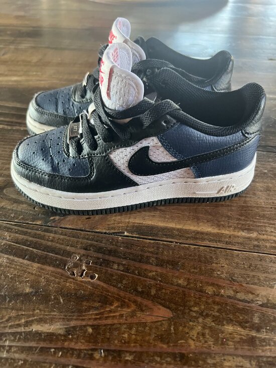 Boys Size 1 Nike Air Force 1 - Picture 3 of 7